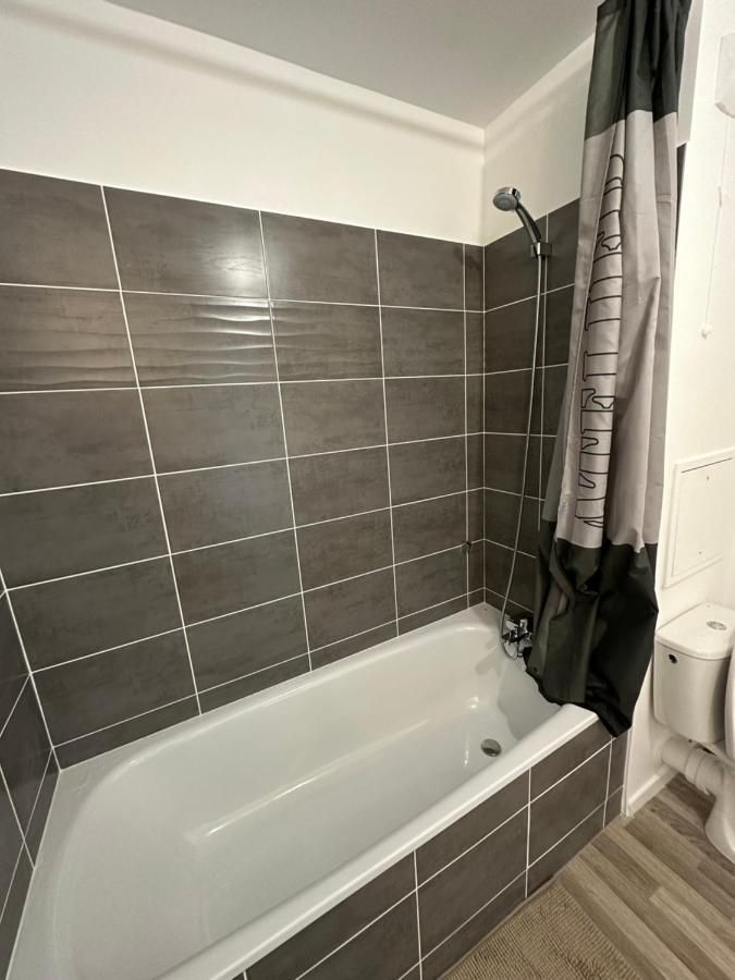 Agreable 2 Pieces Avec Balcon Et Parking Transports By Immo Kit Bnb 萨尔塞勒 外观 照片