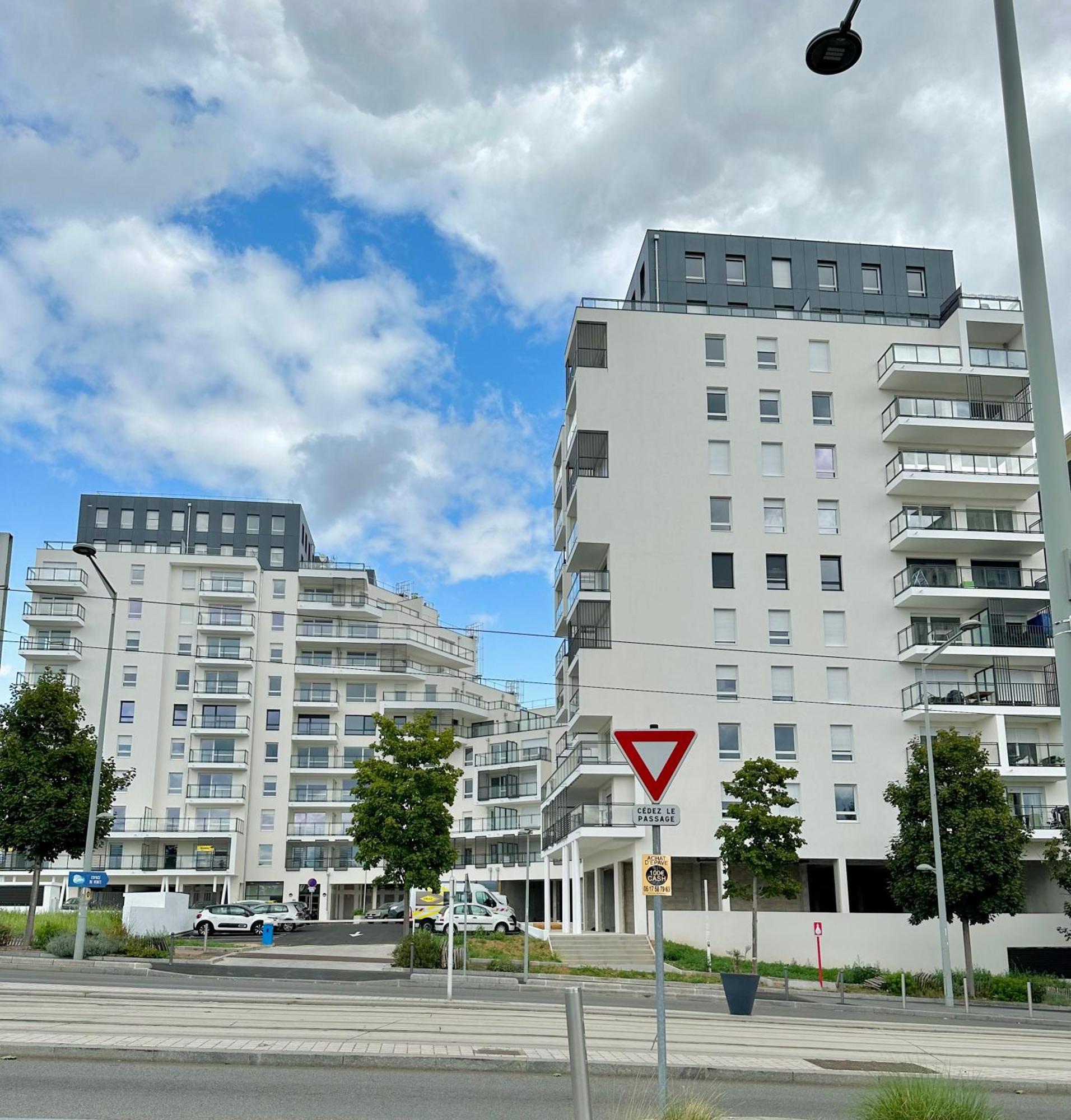 Agreable 2 Pieces Avec Balcon Et Parking Transports By Immo Kit Bnb 萨尔塞勒 外观 照片